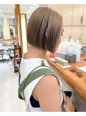 札幌ボブ ぱつっとボブ ハイトーンベージュ