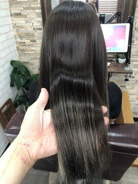 ハサミバイアトリエナガノ 千葉(8sami by atelier nagano) ショートボブ/センターパート/ツヤ髪/グラデーション/イヤリング