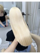 ナナ(NANA)&nbsp;ホワイト/ブロンド/ブリーチ/カラー/ロングヘア