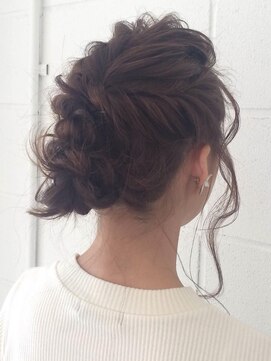 ココ 本八幡(KOKO) 黒髪クラゲヘアーオリーブグレー小顔ココアベージュセミロング