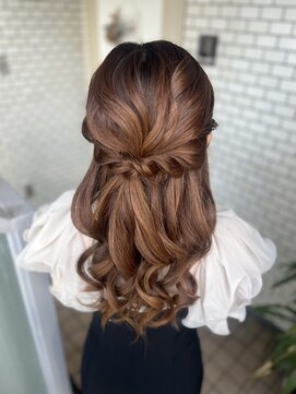 フェリーチェ(Felice) ハーフアップ　お呼ばれヘア　巻き髪　フェミニン