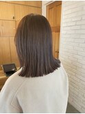 オリーブベージュ/切りっぱなしミディアム/外ハネミディアム