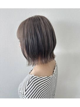 メラク バイ コア(Merak by CoRe.gn) 外ハネボブ × グレージュ