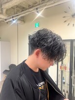 ユニ 江坂(Uni.)&nbsp;ツイストスパイラルパーマ　センターパート 　マッシュパーマ