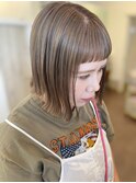 ミルクティーグレージュオン眉ボブ