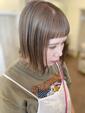 ラヴ(Lab) ミルクティーグレージュオン眉ボブ