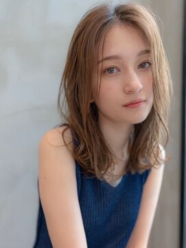 ケアリー プレナ海浜幕張(Carelly) デザインカラー/レイヤーカット/ウェットヘア/オリーブベージュ