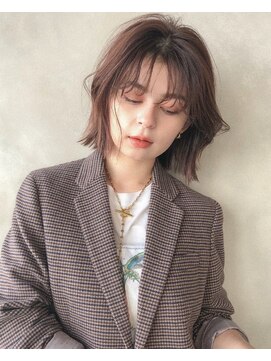 ヒュー 広島(HEW) 顔まわりレイヤー20代30代大人かわいいくびれロングボブ