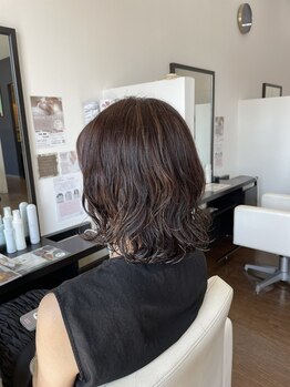 ティーエスクラブ(T.S CLUB)の写真/朝のスタイリングが楽になるパーマを提案♪再現性の高い似合わせ技術でふんわりウェーブ◎