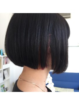 ロベック モトヤマ(Lobec MOTOYAMA) シャープ、カジュアル自由自在スタイル