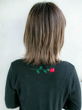 ルティア(Lutia) 外ハネ エアリーボブ レイヤーボブ 小顔 大人かわいい★★