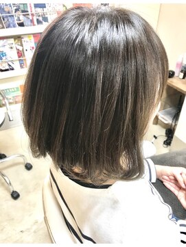 ヘアアンドメイクフリッシュ(HAIR&MAKE FRISCH) マットアッシュ グラデーションハイライトボブ