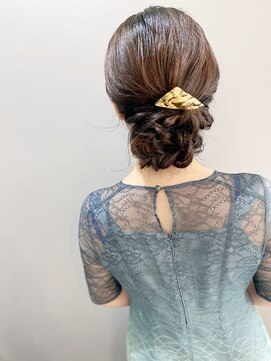 ココル(cocolu) タイト編み込みシニヨン