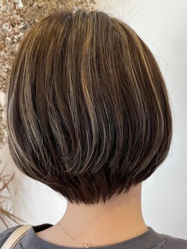 アンドゥ ヘア ファミリア(Andoux Hair familiar) ハイライト×ショートボブ