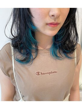 ティティアンバイイザ(titian by IZA) ●ロングウルフレイヤー透明感カラーインナーカラー