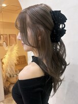 LUVISM 栄店/名古屋/ダブルカラー/ブリーチ/顔周りレイヤー/学割【5月1日OPEN(予定)】 ヘーゼルベージュ/ブリーチなしダブルカラー/ハーフアップ/yuria