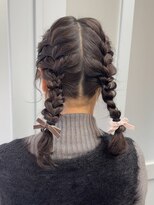 ユウホウ(YUHOU) ツインアレンジ 三つ編み 編み込み 推し活 ベロアリボン