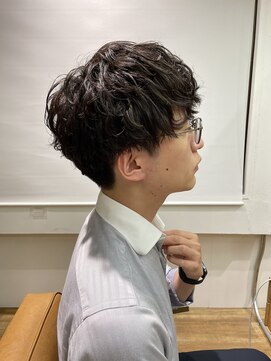 ネイビー(NAVY) ビジネスマンにおすすめスパイラルパーマ×ツーブロックマッシュ