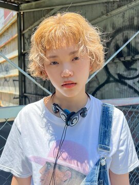 トゥコ(tuco) ミニボブ　フェイスレイヤー抜きっぱなし　ブロンド　金髪