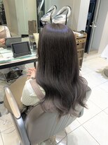 柔らかい艶カラーお任せください！《小林》