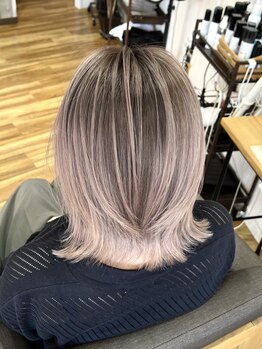 ファヴォリヘアー(favori hair)の写真/《シャドールーツ人気サロン》なるべく傷ませないケアブリーチで髪にも優しく、なりたいスタイルを実現！