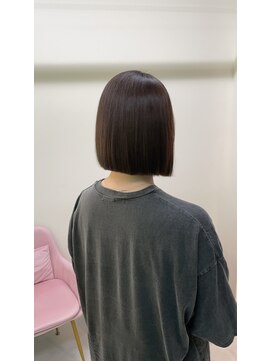 エラ(Ella) 髪質改善矯正で叶えるサラ艶ボブ