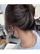 トゥルー(true)&nbsp;結んでも可愛いく''コントラストはっきり細ハイライトで上品に