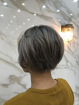 ティンク 関内(Tink) ハイトーングレージュ