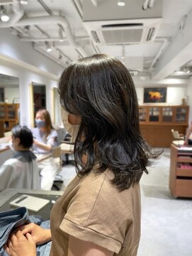 エヌ トーキョー(enu TOKYO) オリーブカラーでまろやかに 脱白髪染め こなれミディ