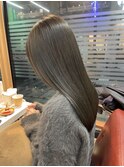 赤みを抑えたオリーブグレー
