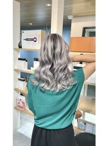 フリーク(FLEEK)&nbsp;ホワイトカラー　バレイヤージュ　ブリーチ3回