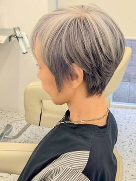 エニフォーイーストハム(Eni for eastham) ショート/グラデーション/ホワイトグレージュ