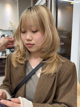 デイジー(Daisy) ミディアムレイヤー/ケアブリーチ/ブロンドベージュ