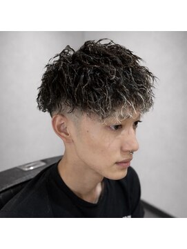 ウィスカーズ(Whiskers) スキンフェード×ツイストスパイラル