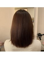 五感鷹匠 髪の診療所 肩下で揃うまろやかブラウンのワンレン 40代