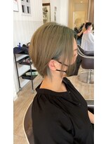 プリズム ヘアーデザイン みずほ台店&nbsp;丸みショートで個性派インナーカラーz