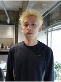 金髪抜きっぱなしスパイキーショート