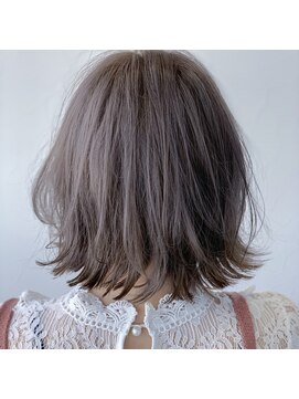 ロナ 岡崎竜美丘店(RONA) 切りっぱなしボブレイヤー/透明感グレーカラー