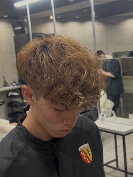 イーラ(era) スペインカール　ツイストスパイラル眉カットメンズパーマ