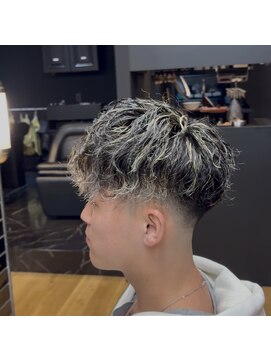 ドゥーエン 京橋店(DoEN) ホワイトメッシュ×ツイストスパイラルパーマ×スキンフェード