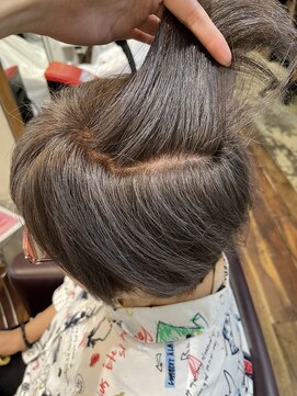 アズーア ヘアーアンドスパ(azure hair&spa) 脱白髪染めでシルバーカラー