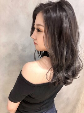 リルア 博多(LIRUA) 肩下セミロング　レイヤーカット　アッシュグレージュ