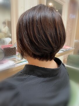 アエラス(Aeolus) 前下がりショートボブ