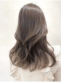 透明感たっぷりベージュとレイヤーカット