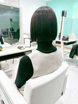 ユーフォリア(Euphoria.) 大人可愛いぱっつんボブ×縮毛矯正