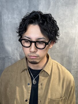 ザ オーダー(THE ORDER) ツイストスパイラルパーマラルフカールセンターパートフェード