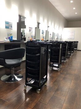 カラーズ ビバシティ彦根店の写真/“スピーディー・リーズナブル”が自慢のサロン☆リピート率の高いカラーズ！当日予約も是非お気軽に◎