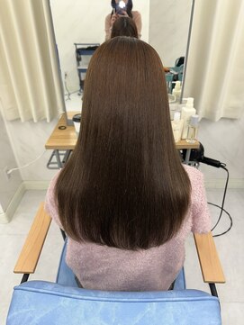 エミン(emyn) 髪が変わる【美髪革命】艶髪/髪質改善/縮毛矯正/代々木