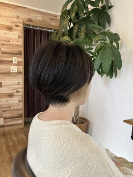 ヒュッゲ コロイコ(Hygge Coroico) イヤリングカラー on ショートボブ