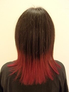 ルシード スタイル サーヴ(LUCIDO STYLE SERVE) 黒×赤紫のミディアムヘア